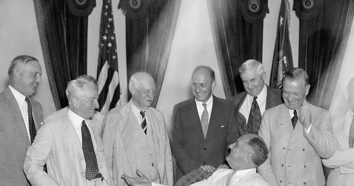 Roosevelt ends the domestic gold standard